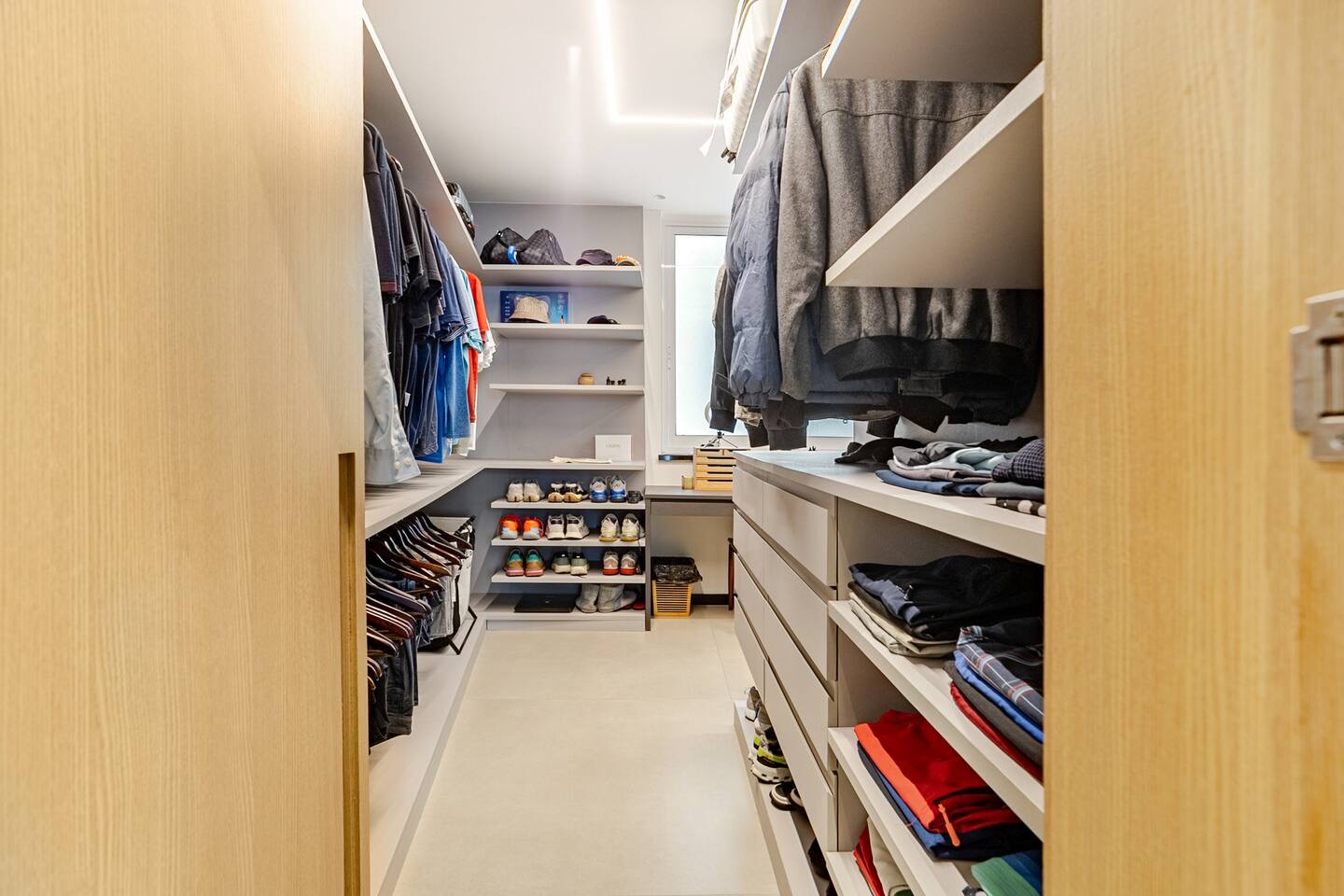 Walk-in Closet Master